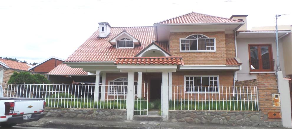 Casa de 3 Niveles en Urbanización Privada – Espacio, Seguridad y Confort en Cuenca