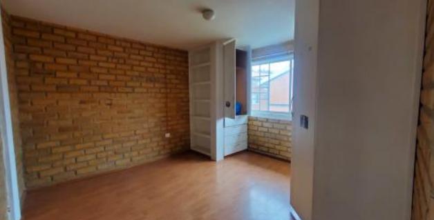 Casa de 3 Niveles en Urbanización Privada – Espacio, Seguridad y Confort en Cuenca