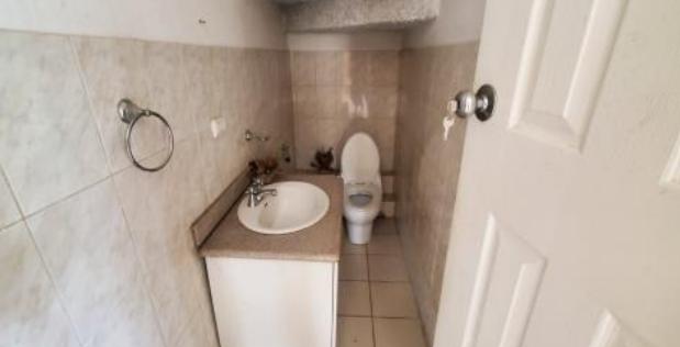 Casa de 3 Niveles en Urbanización Privada – Espacio, Seguridad y Confort en Cuenca