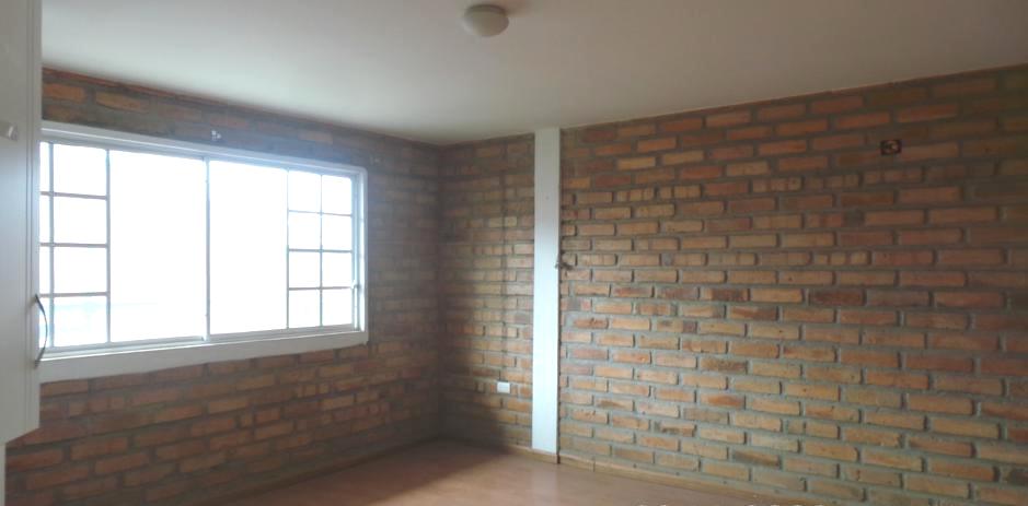 Casa de 3 Niveles en Urbanización Privada – Espacio, Seguridad y Confort en Cuenca