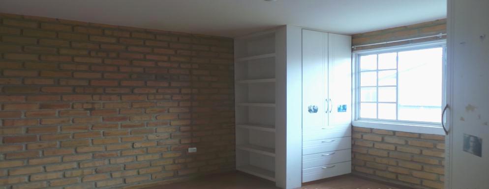 Casa de 3 Niveles en Urbanización Privada – Espacio, Seguridad y Confort en Cuenca