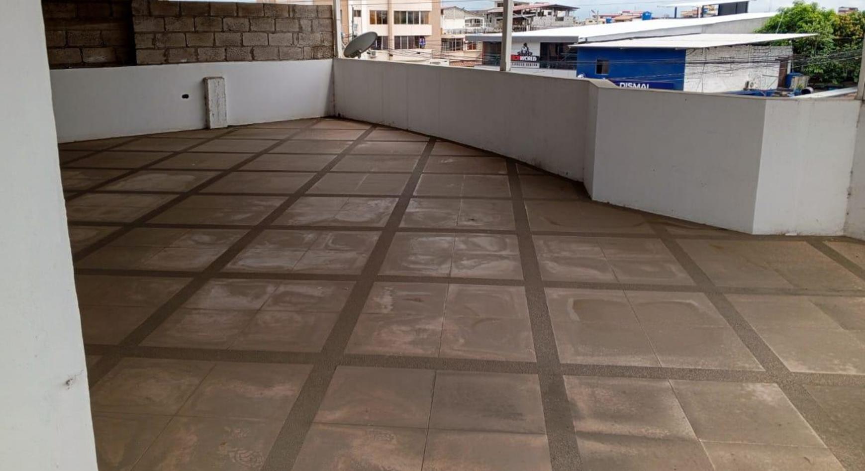 Casa multifamiliar con local comercial en  Machala