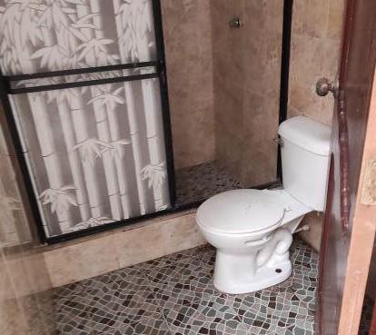 Casa multifamiliar con local comercial en  Machala