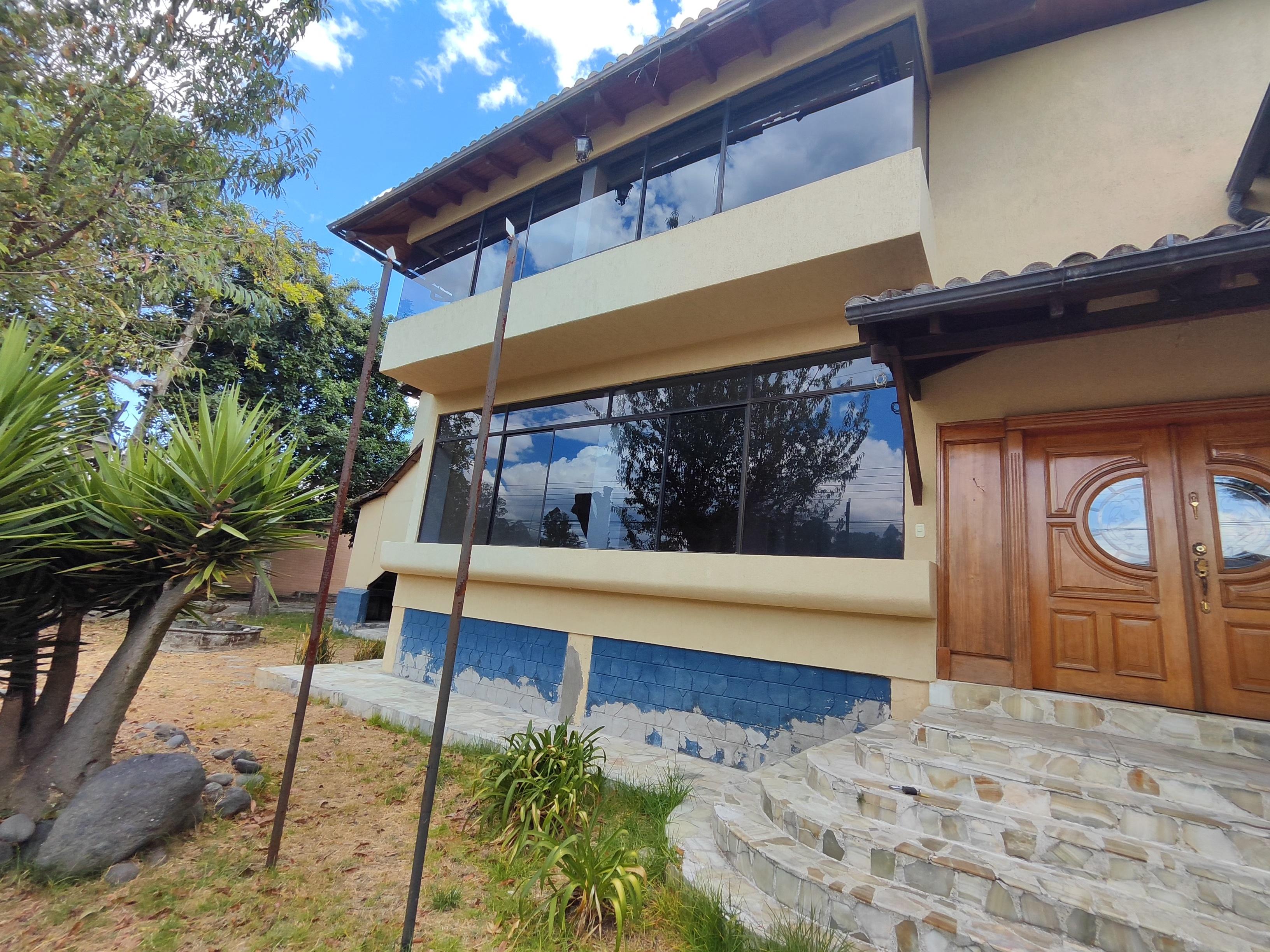 Amplia Casa De Venta En Urb. La Colina, Sangolqui