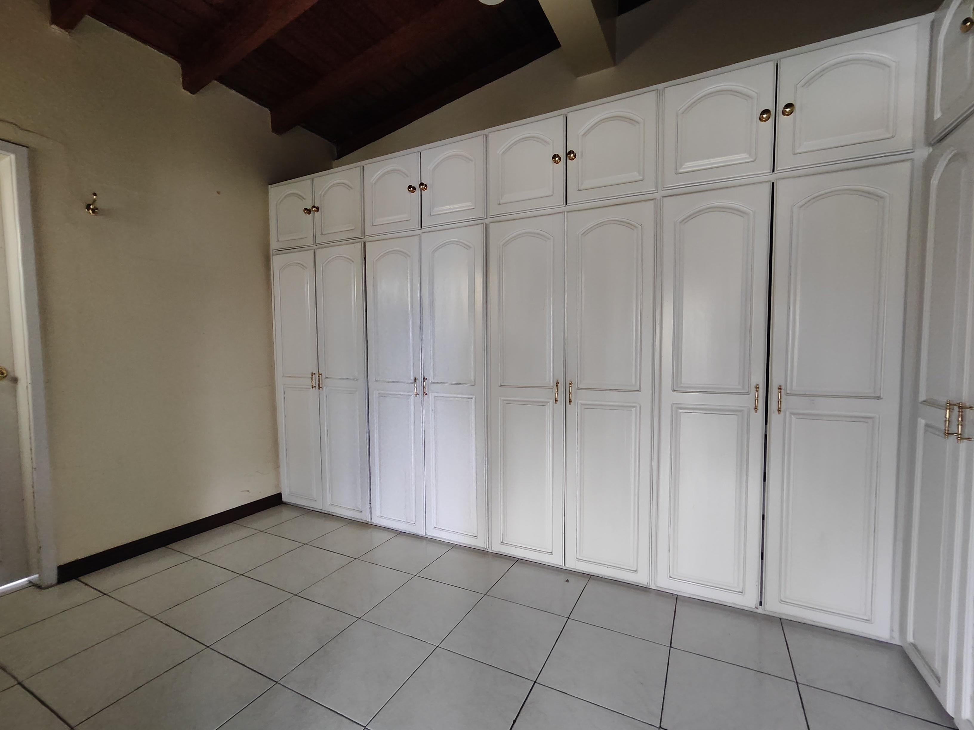 Amplia Casa De Venta En Urb. La Colina, Sangolqui