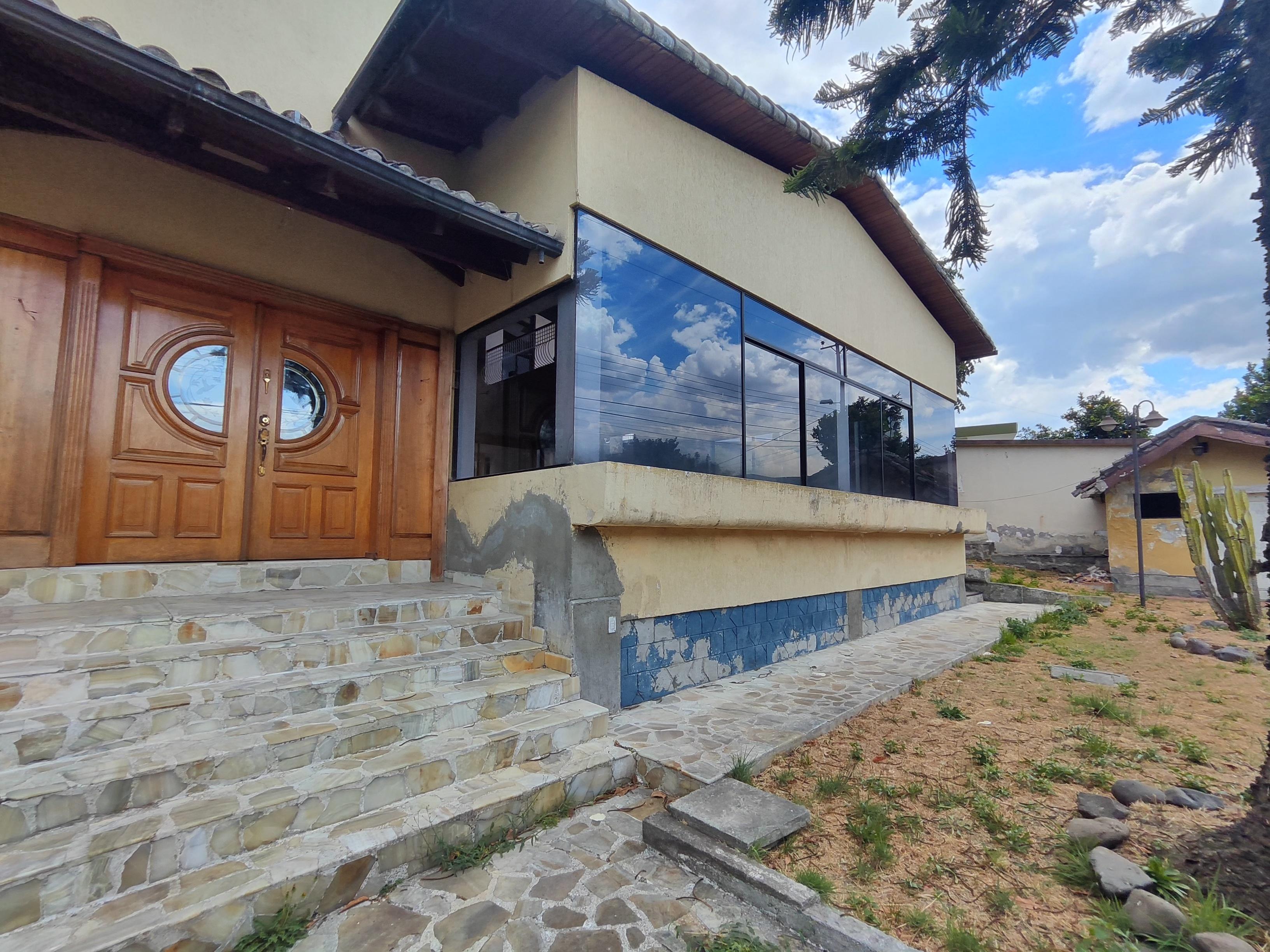 Amplia Casa De Venta En Urb. La Colina, Sangolqui