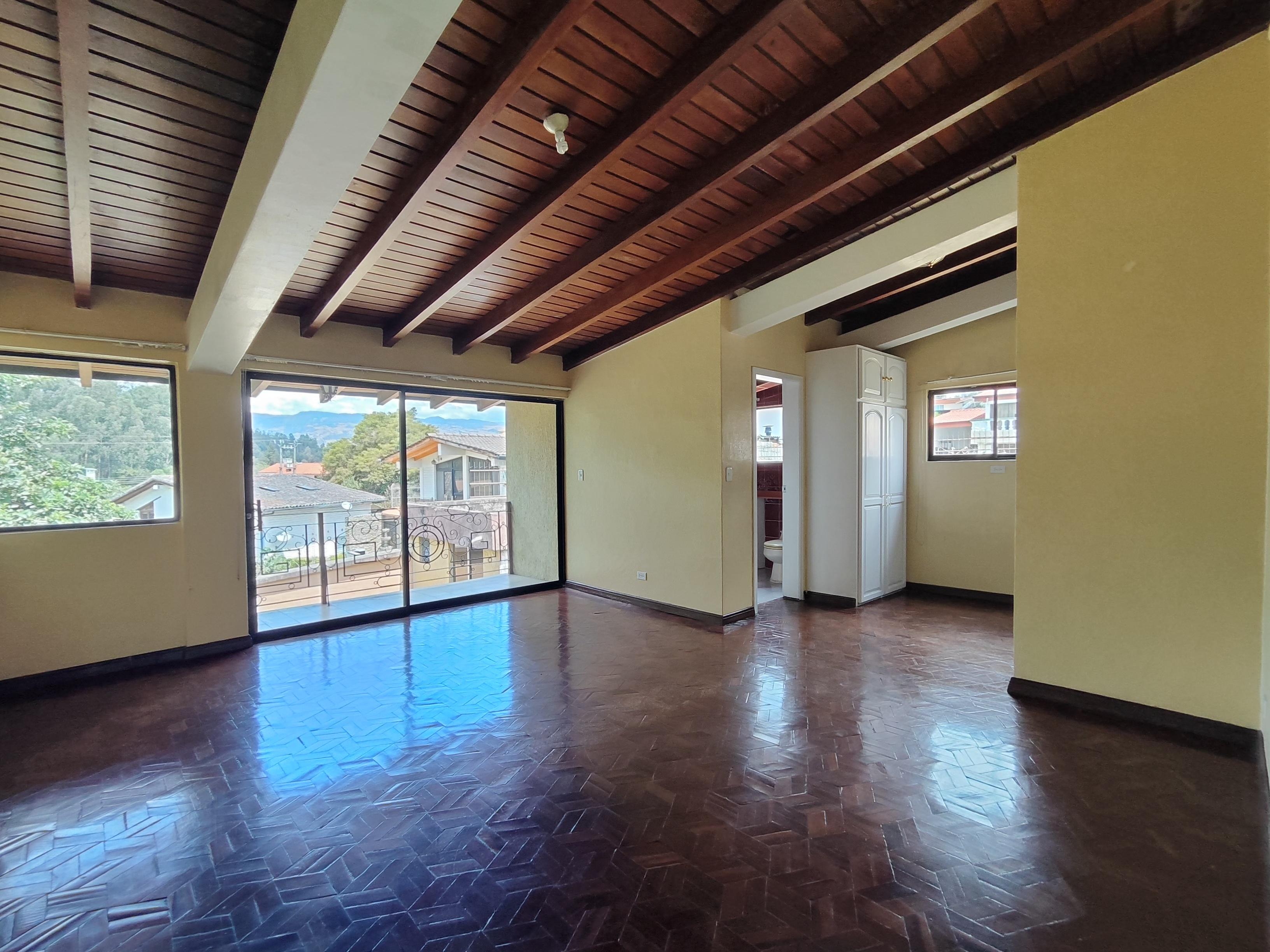 Amplia Casa De Venta En Urb. La Colina, Sangolqui