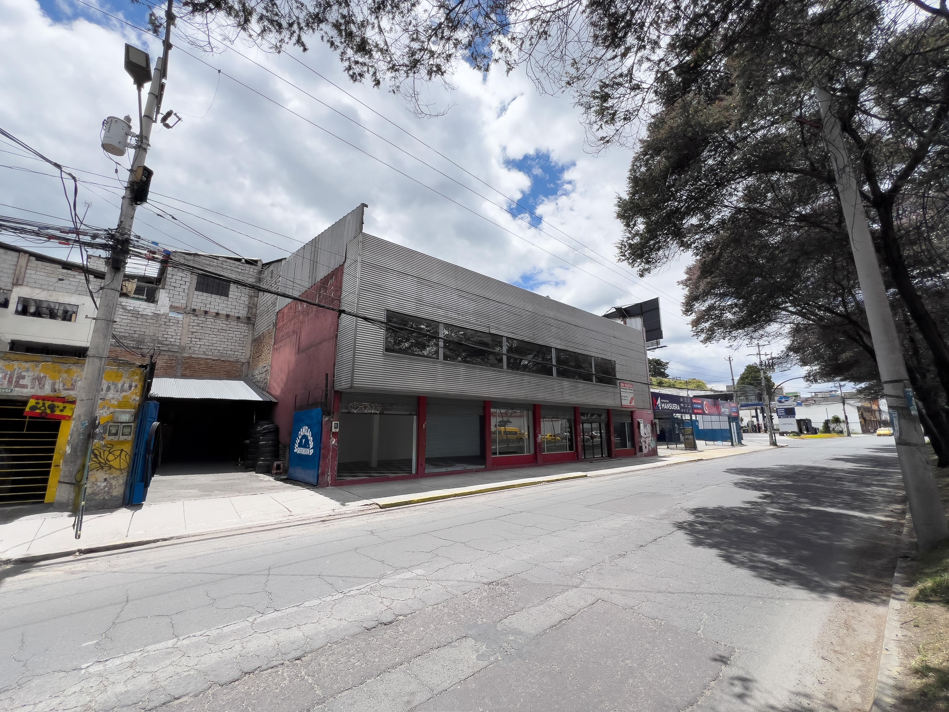 Local comercial con galpón