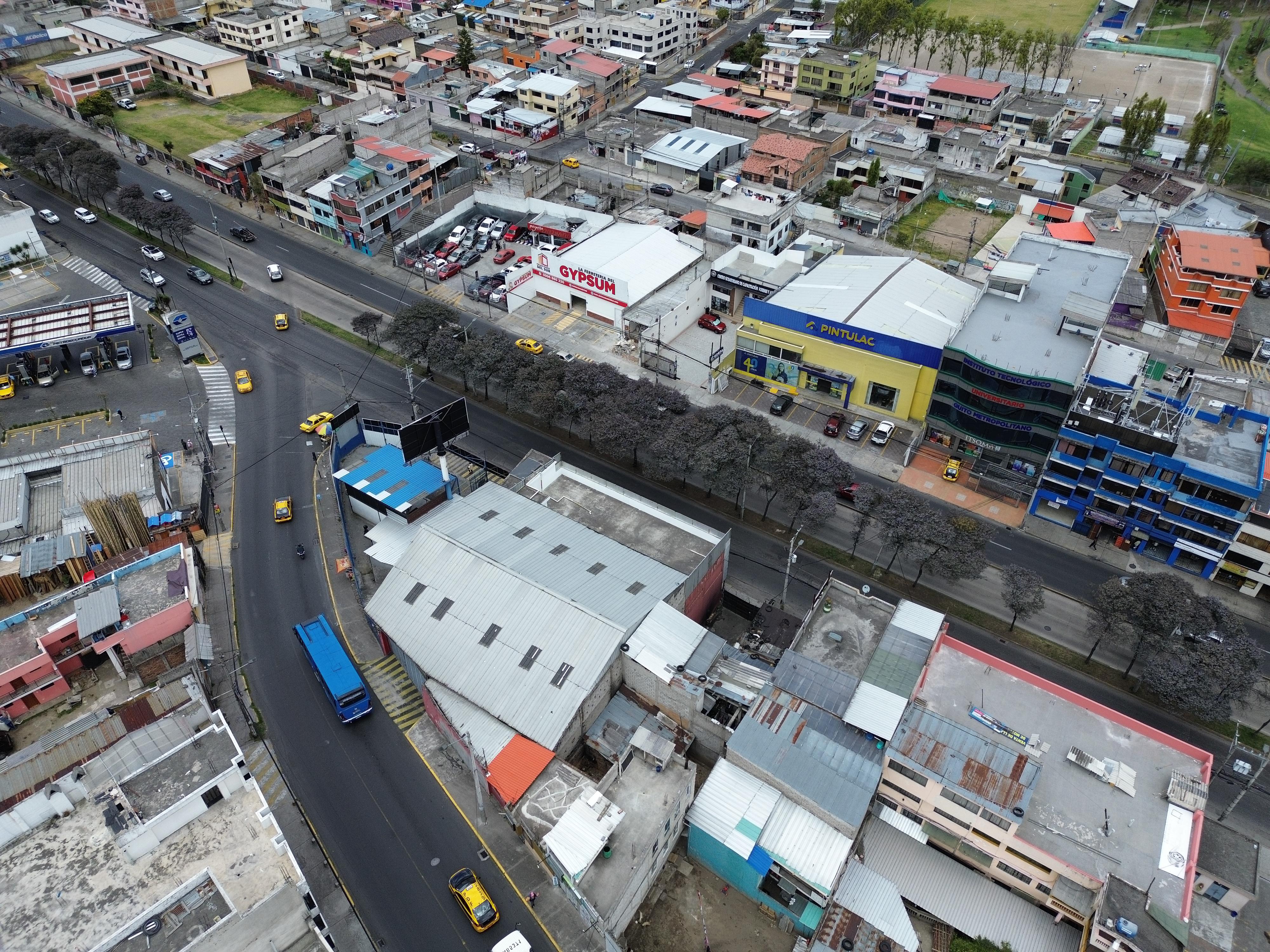 Local comercial con galpón