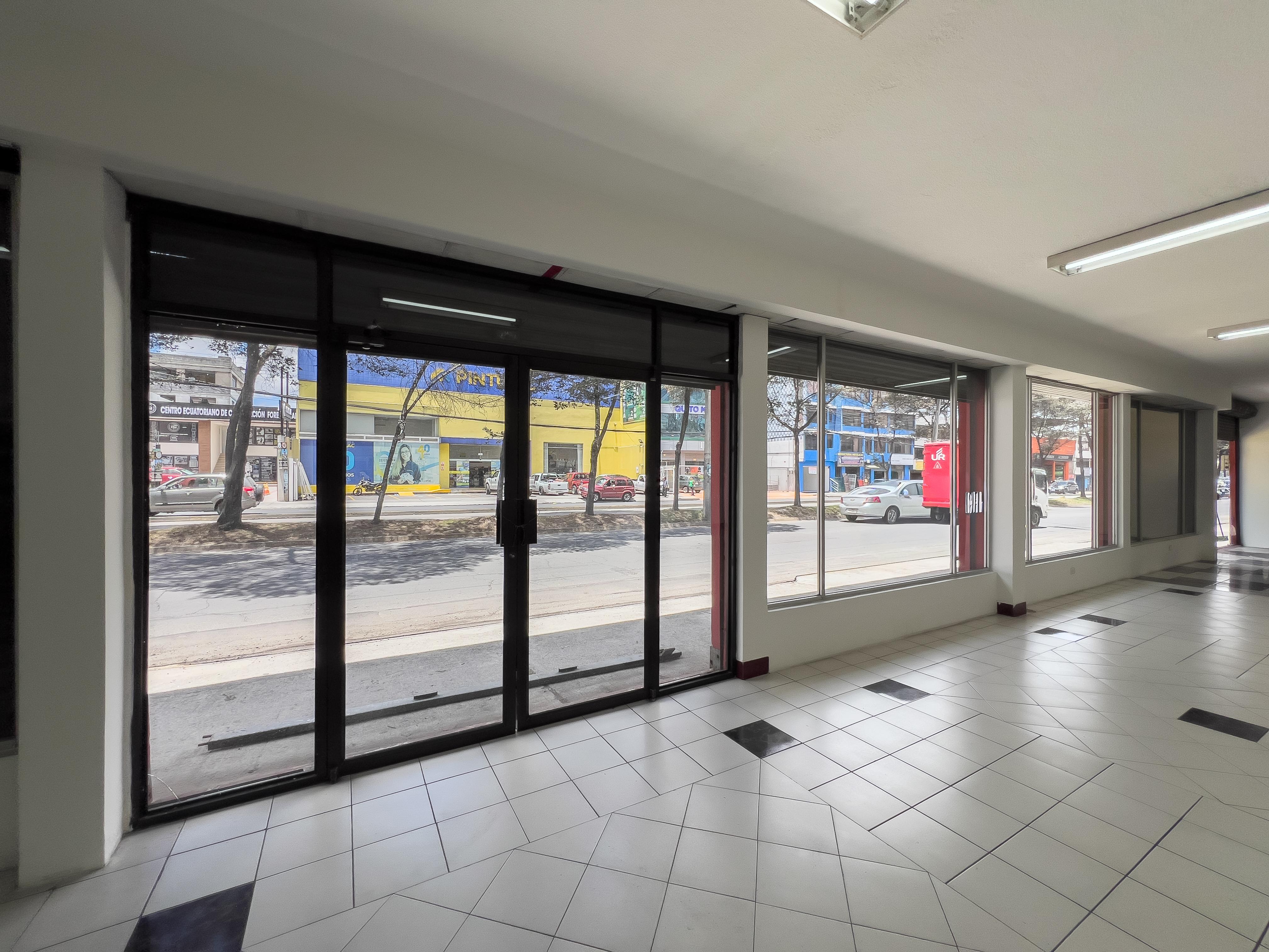 Local comercial con galpón