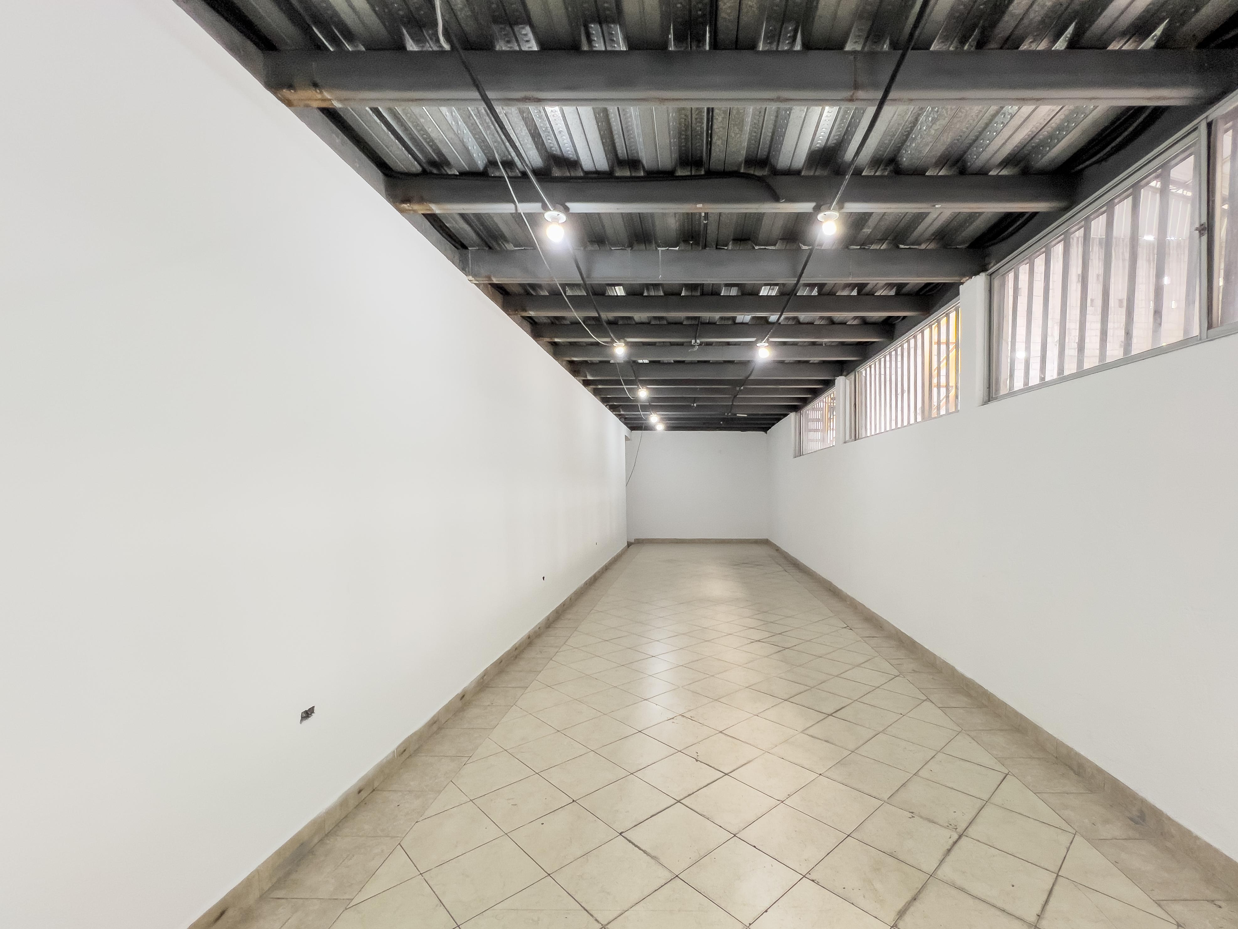 Local comercial con galpón