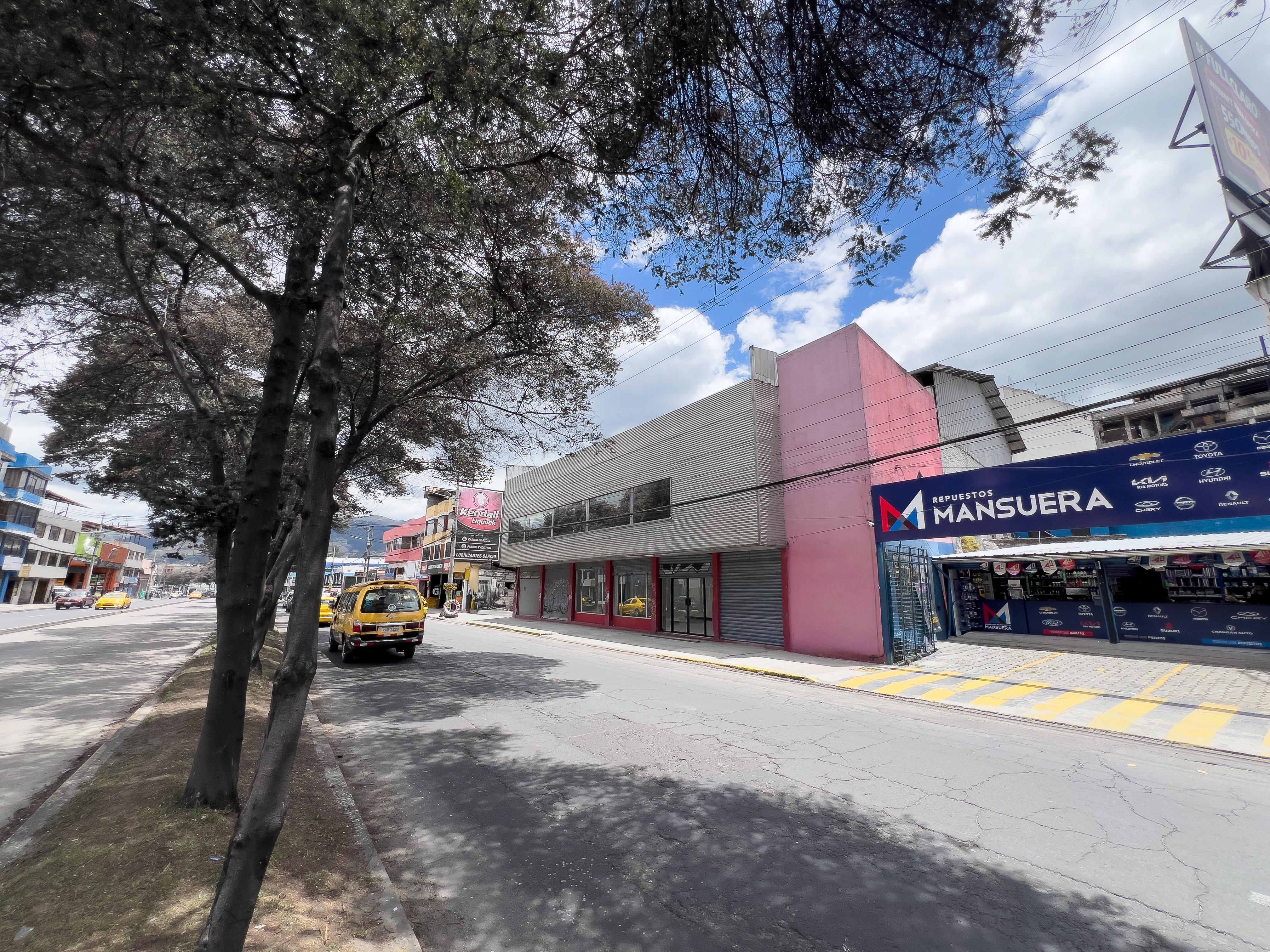 Local comercial con galpón