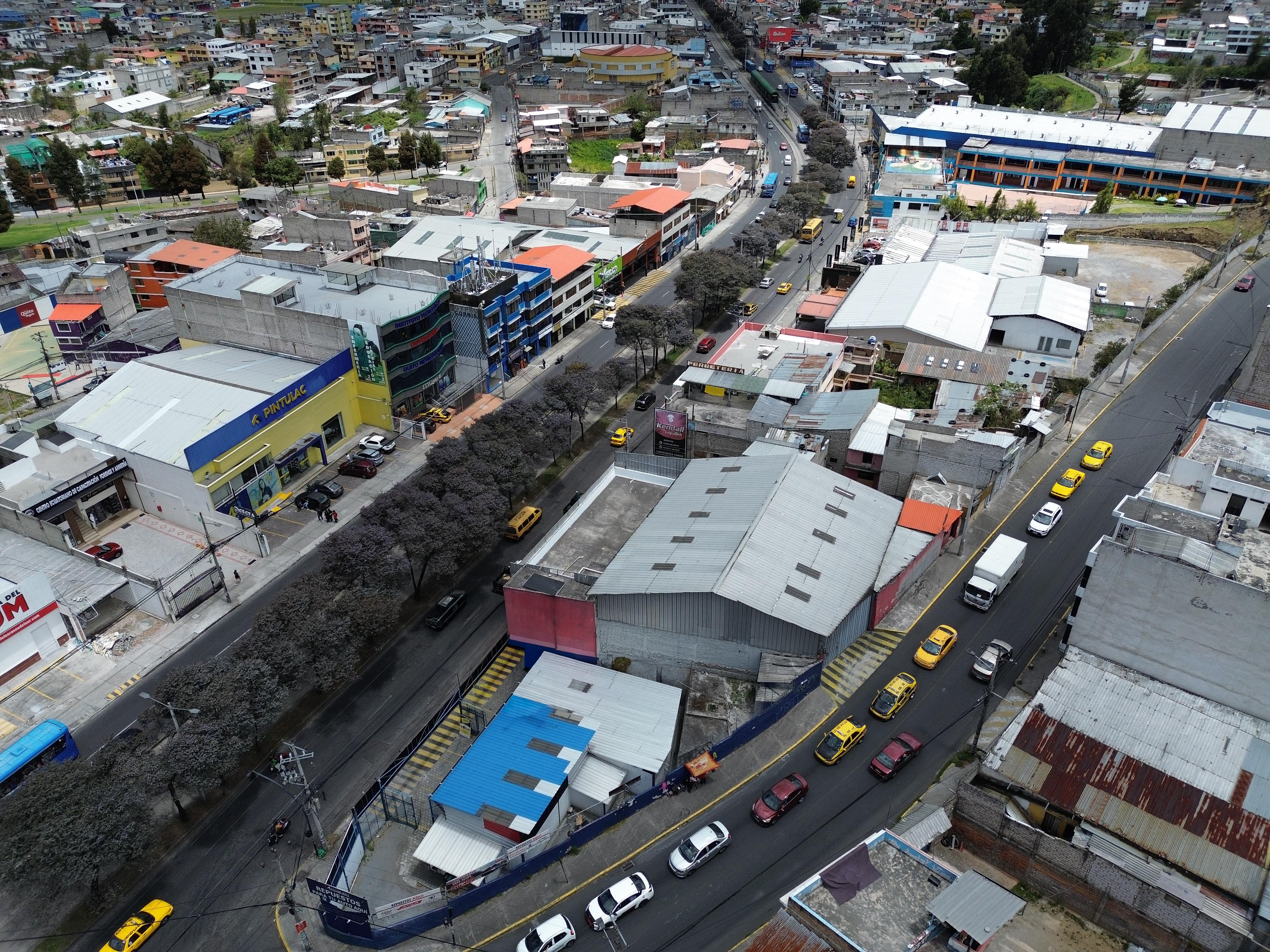 Local comercial con galpón