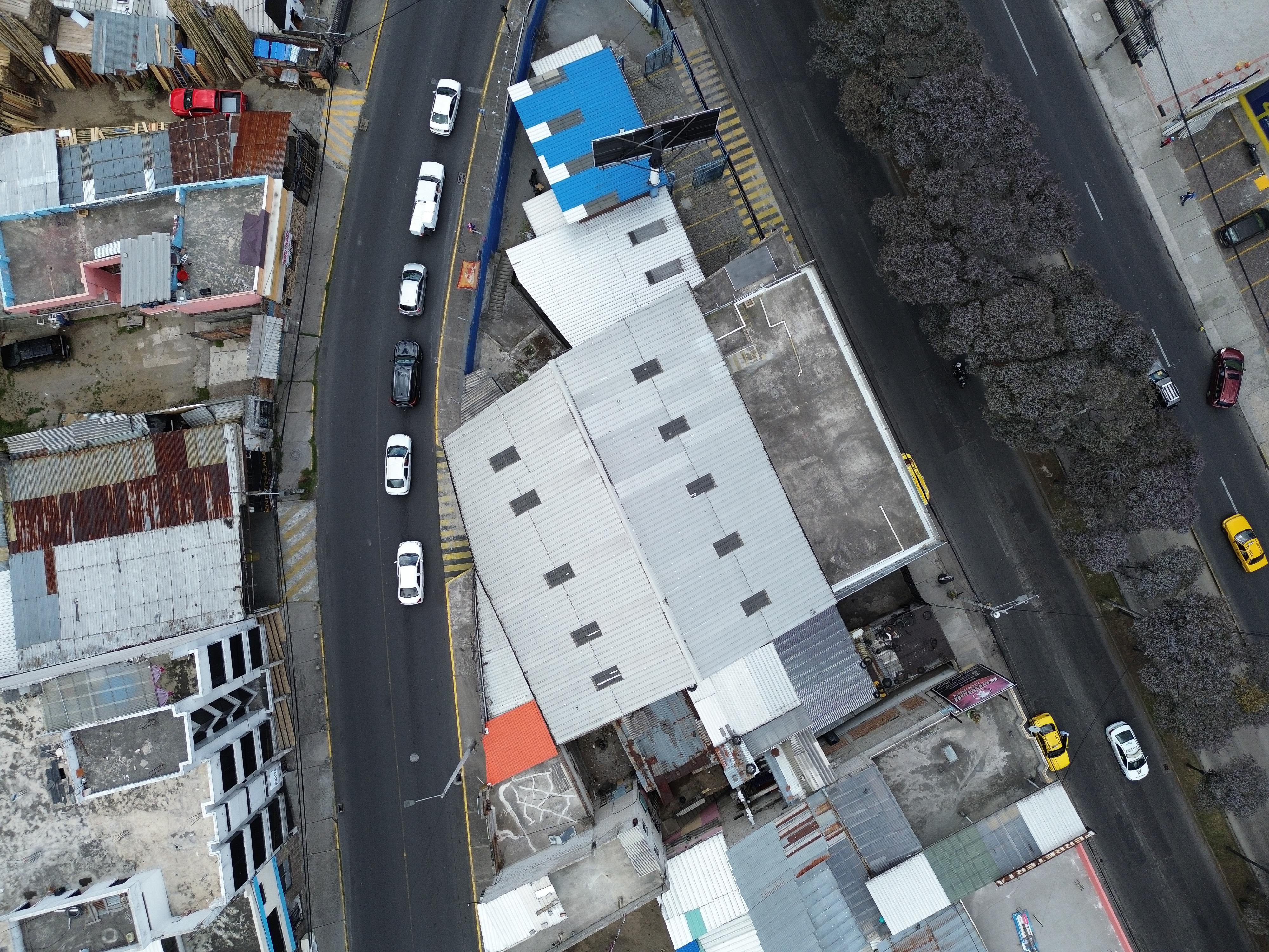 Local comercial con galpón