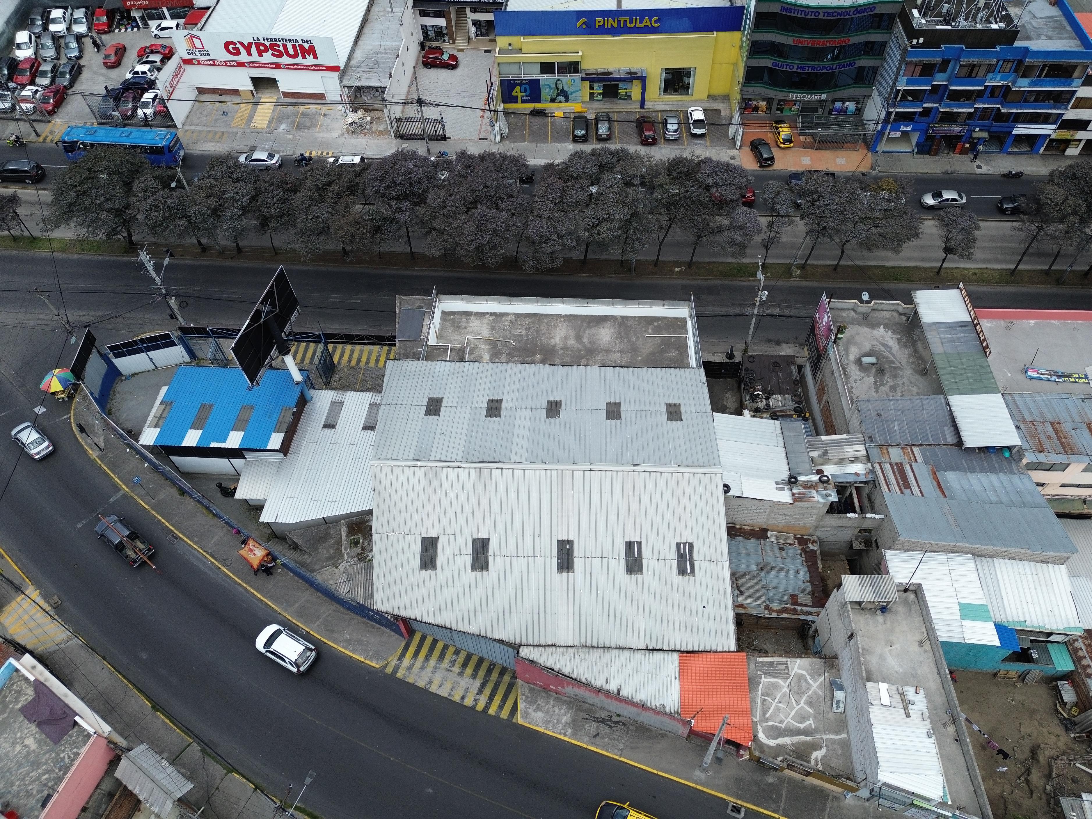 Local comercial con galpón