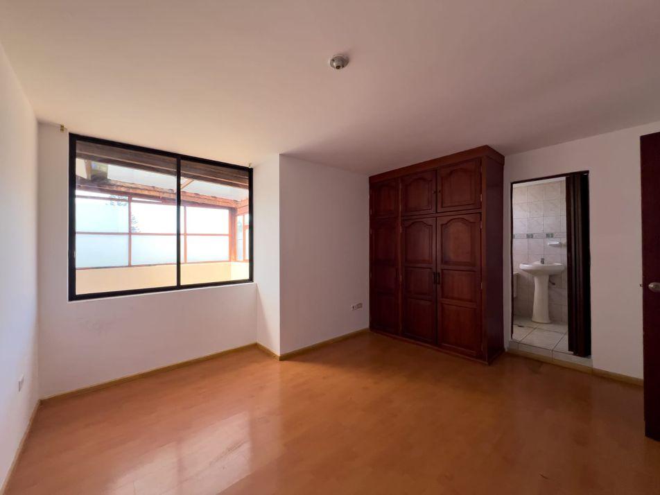 Vivienda 3 pisos en El Retorno a 100m de la Uni. Ed. Madre Teresa, Caranqui