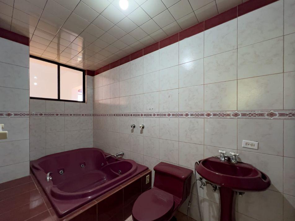 Vivienda 3 pisos en El Retorno a 100m de la Uni. Ed. Madre Teresa, Caranqui