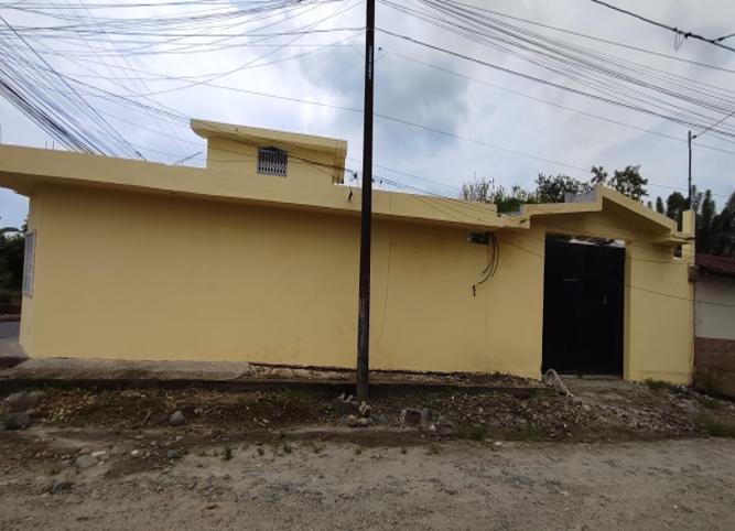 Casa Con Locales Comerciales, En La Independencia Quinindé