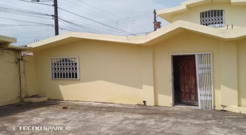 Casa Con Locales Comerciales, En La Independencia Quinindé