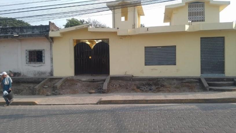 Casa Con Locales Comerciales, En La Independencia Quinindé