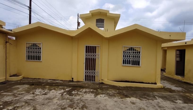 Casa Con Locales Comerciales, En La Independencia Quinindé