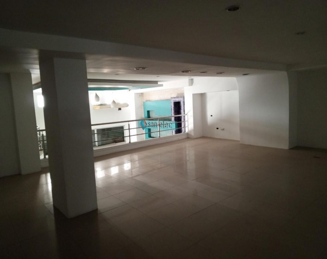 Edificio comercial en Machala