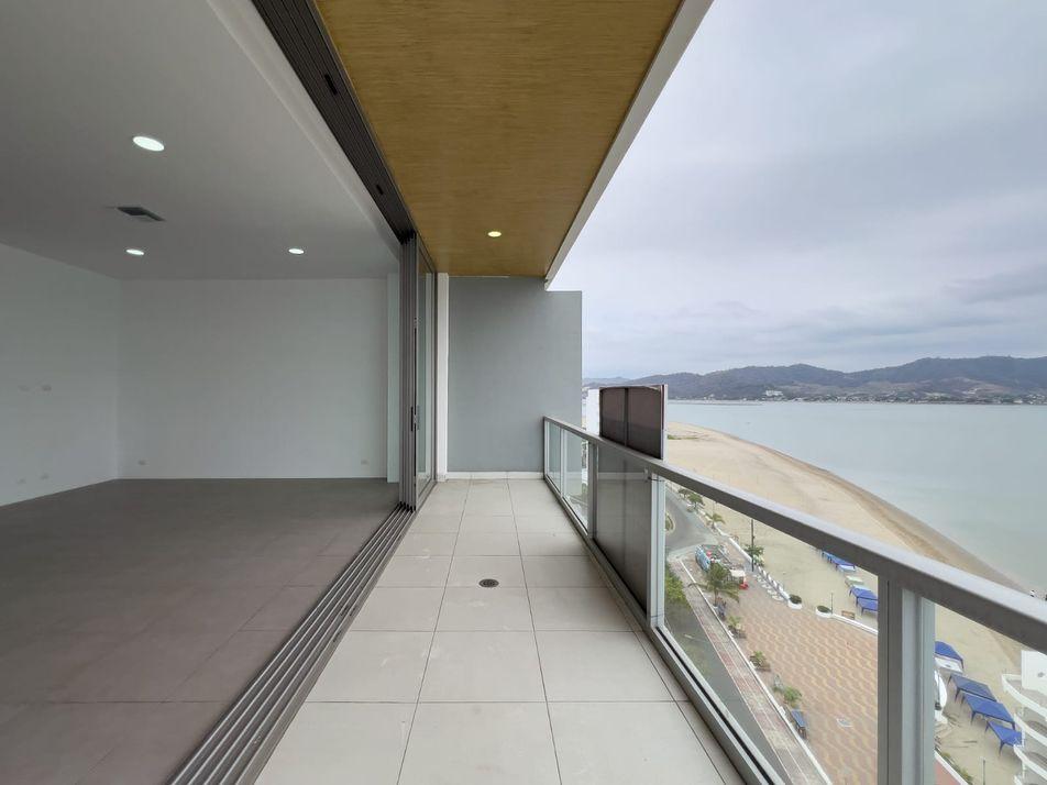 Penthouse de lujo con vista al mar