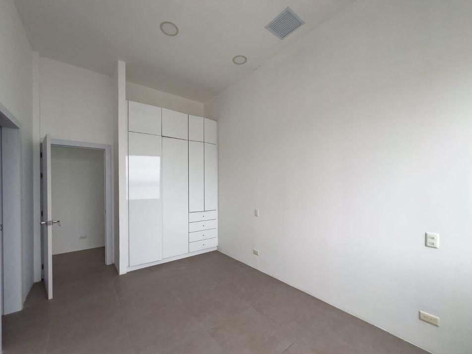 Penthouse de lujo con vista al mar