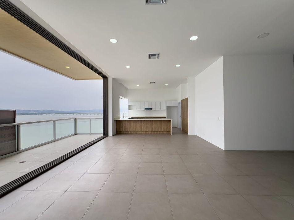 Penthouse de lujo con vista al mar
