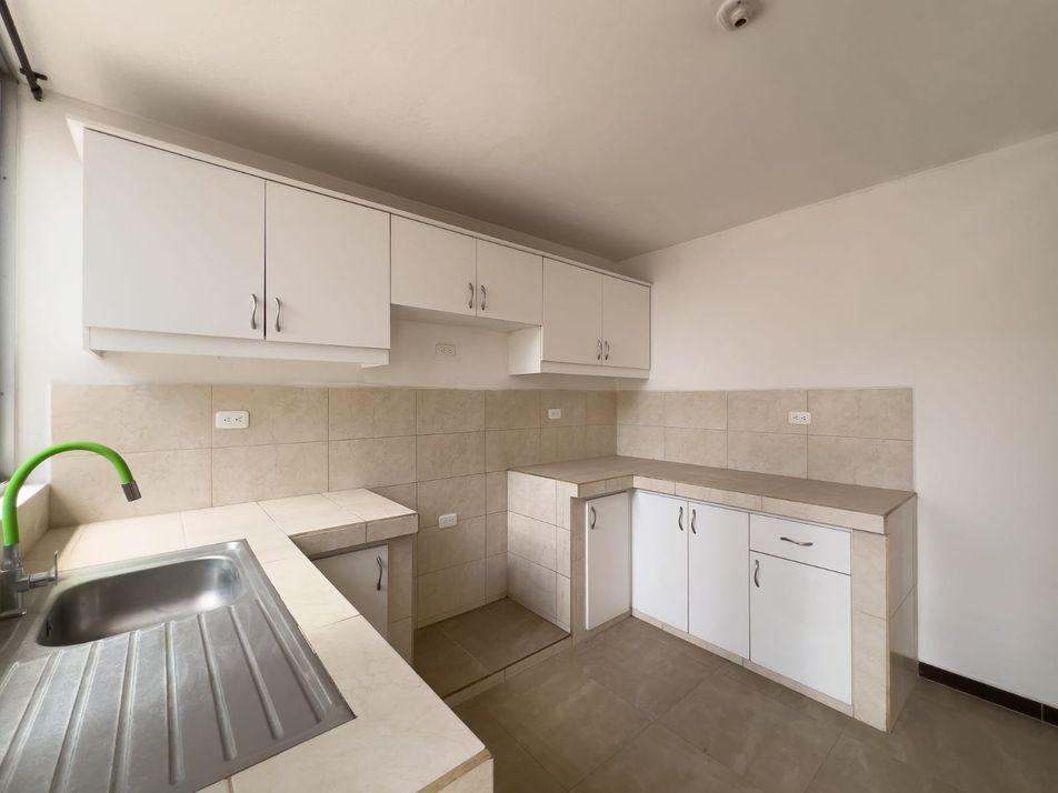 Vivienda de 2 Plantas en Av. El Retorno