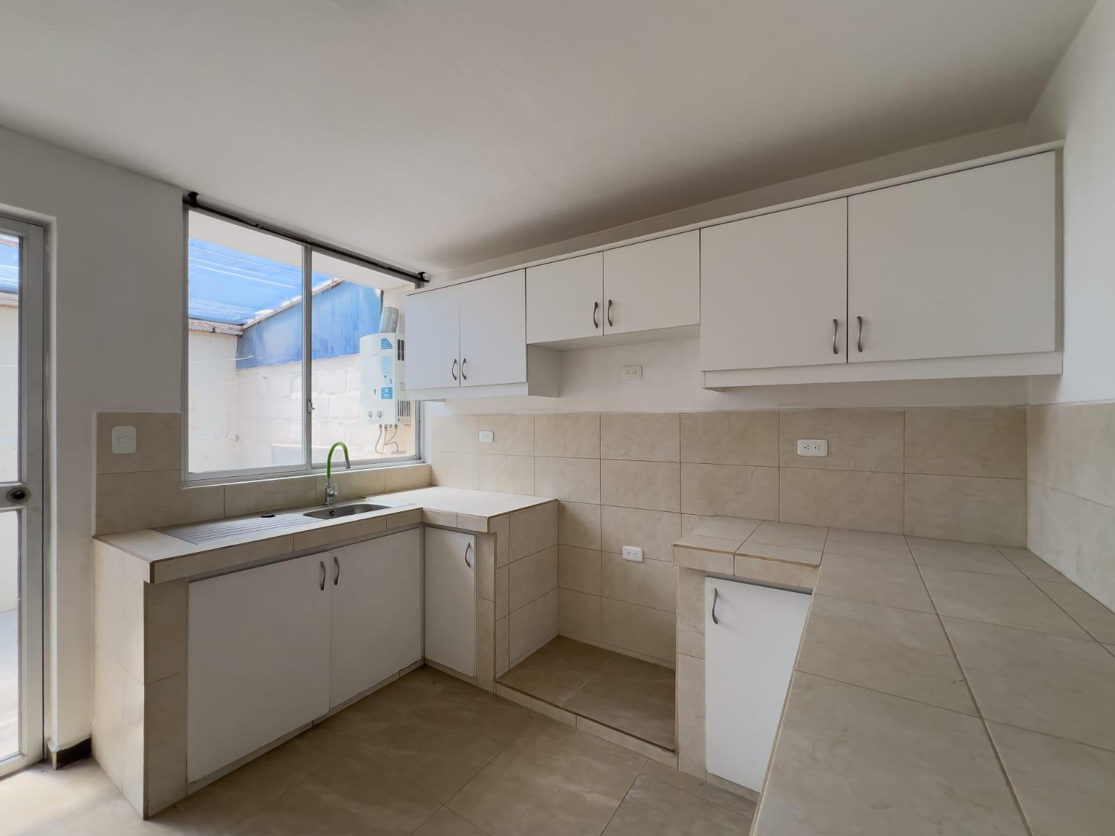 Vivienda de 2 Plantas en Av. El Retorno