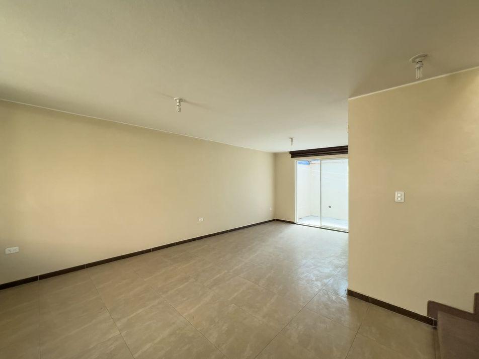 Vivienda de 2 Plantas en Av. El Retorno