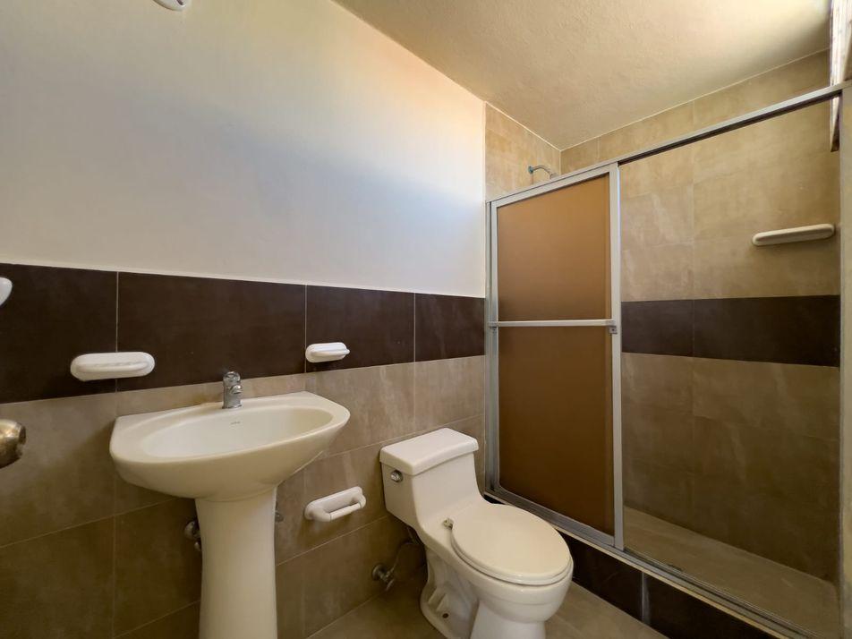 Vivienda de 2 Plantas en Av. El Retorno