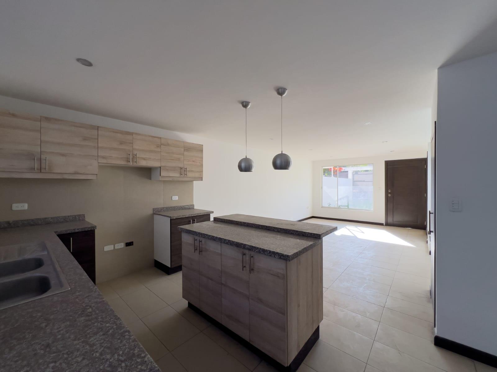 Casa En Venta, Aplica Crédito Vip 4.87%, Sector Huertos Familiares Azaya, Ibarra