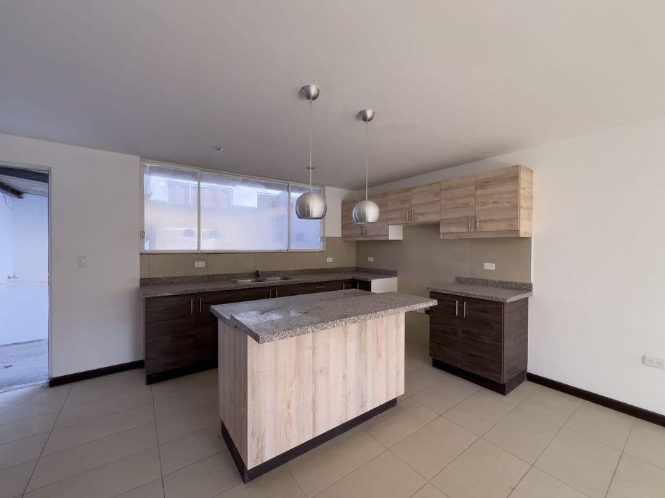 Casa En Venta, Aplica Crédito Vip 4.87%, Sector Huertos Familiares Azaya, Ibarra