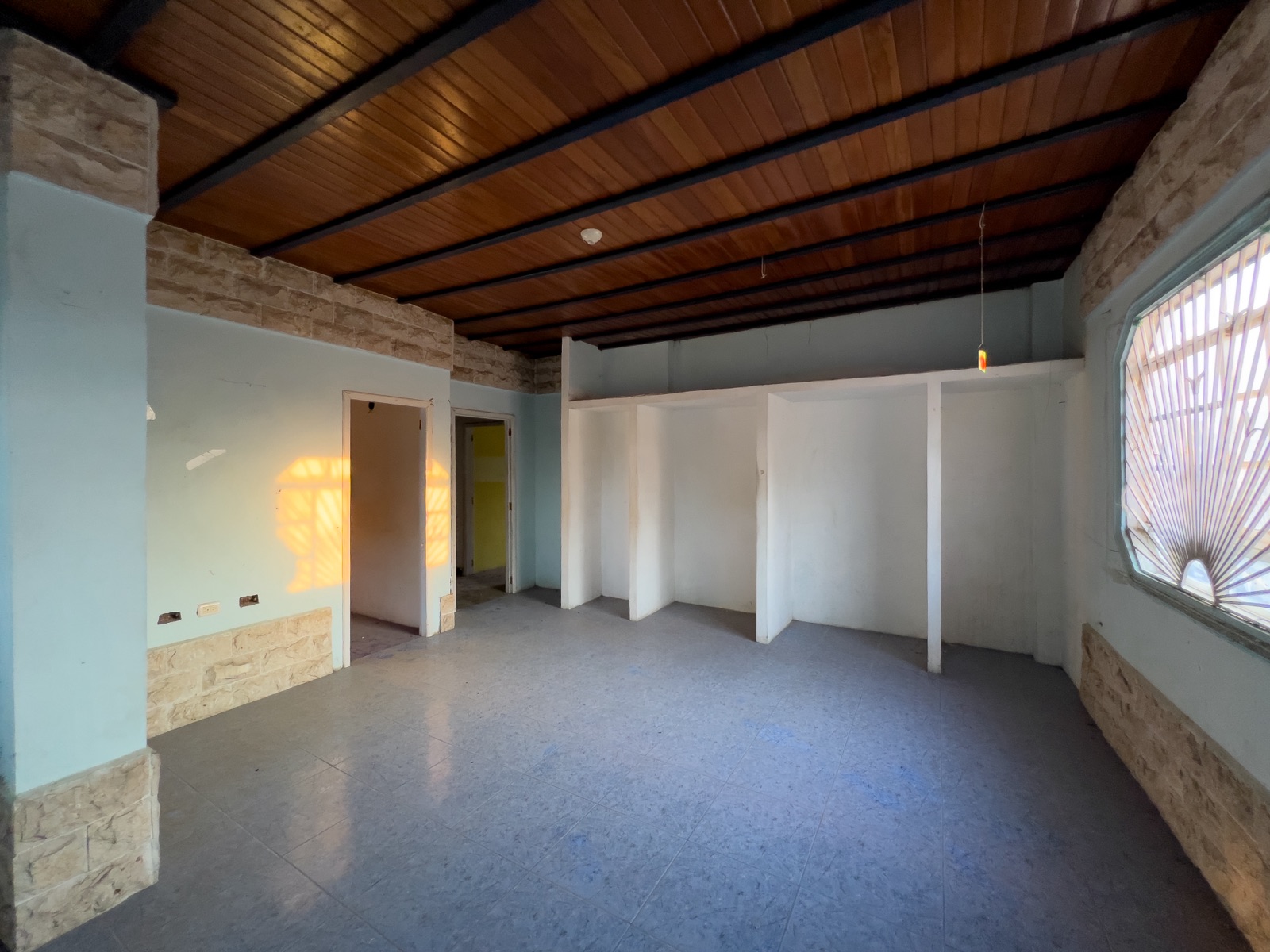 Casa con Altillo en Terreno Esquinero en venta – Jaramijó, Manabí