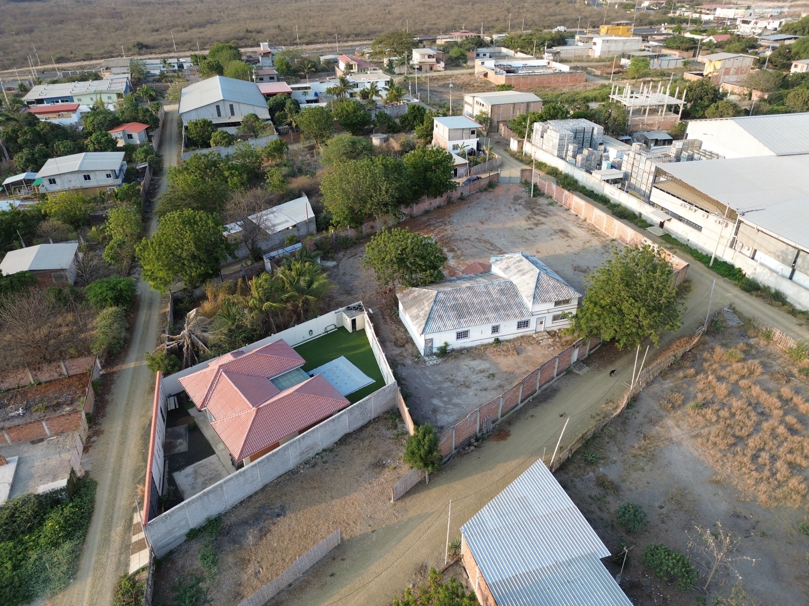 Casa con Altillo en Terreno Esquinero en venta – Jaramijó, Manabí