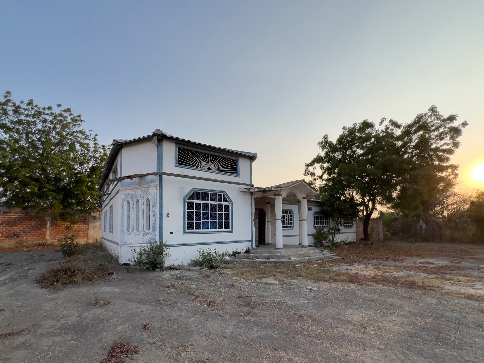 Casa con Altillo en Terreno Esquinero en venta – Jaramijó, Manabí