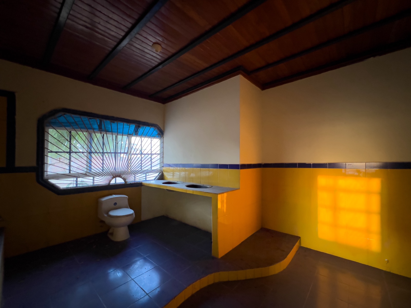 Casa con Altillo en Terreno Esquinero en venta – Jaramijó, Manabí