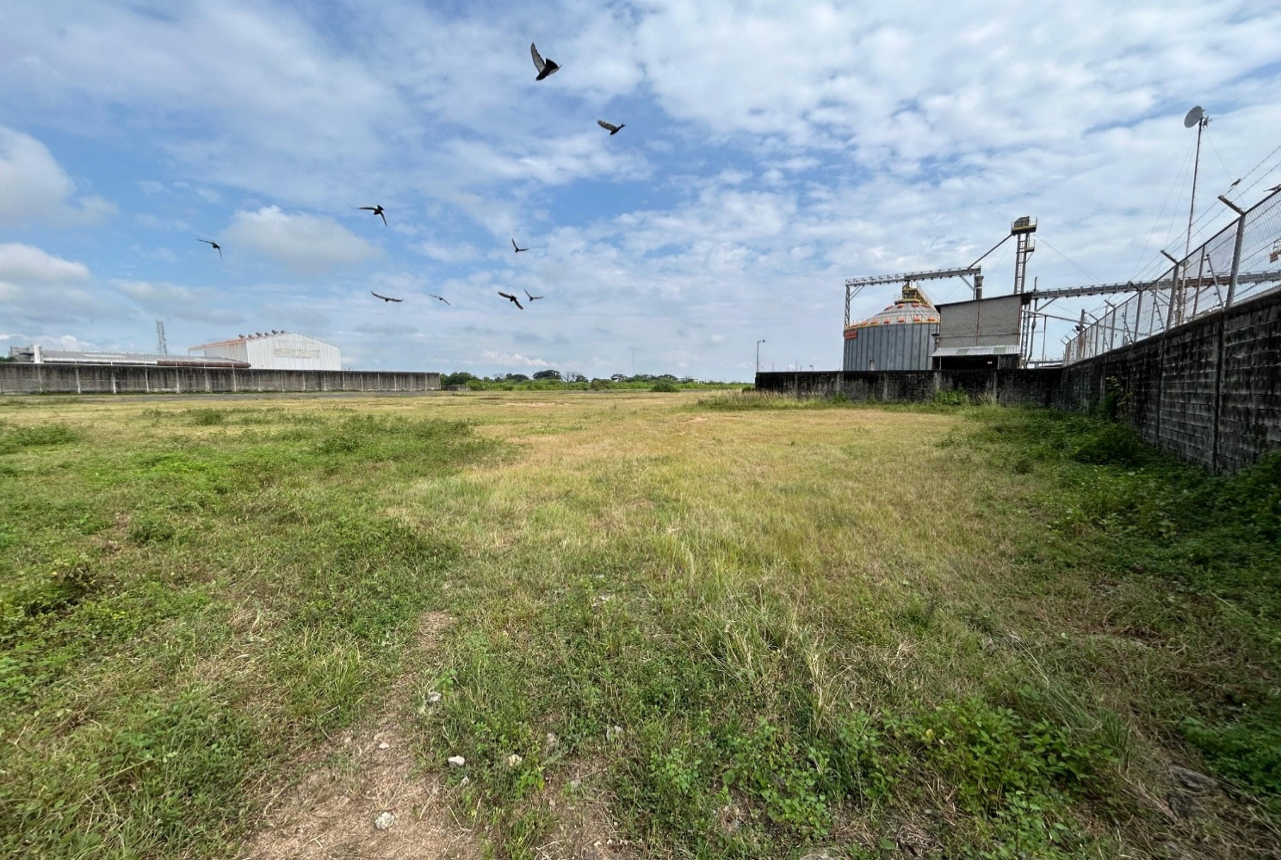 Terreno plano y delimitado – 3.000 m² en Las Brisas, Durán Lote 69