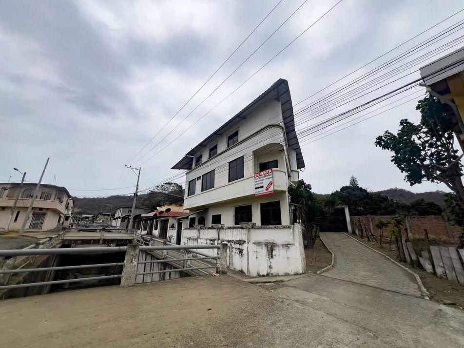 Vivienda Multifamiliar De Tres Niveles