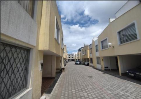 Vivienda Unifamiliar De 3 Pisos, En Venta, En San José De Morán
