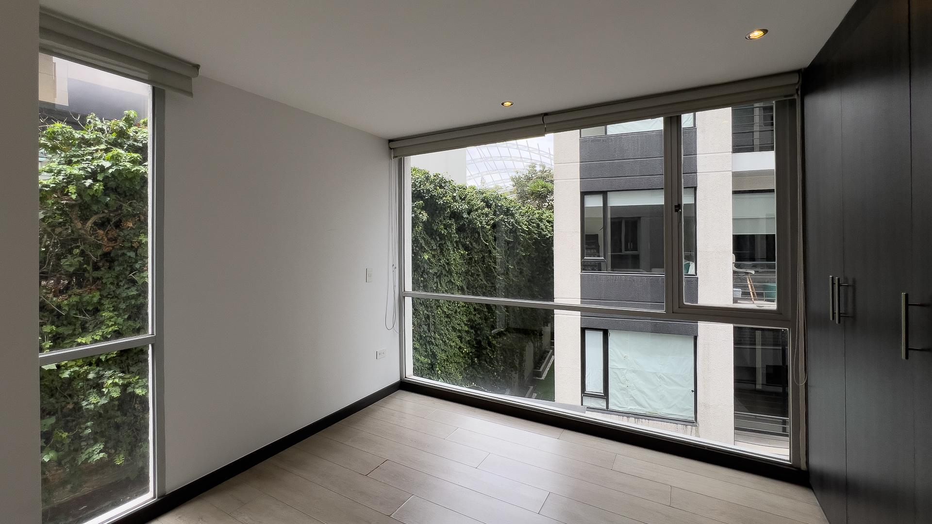 Departamento con balcón en la González Suárez
