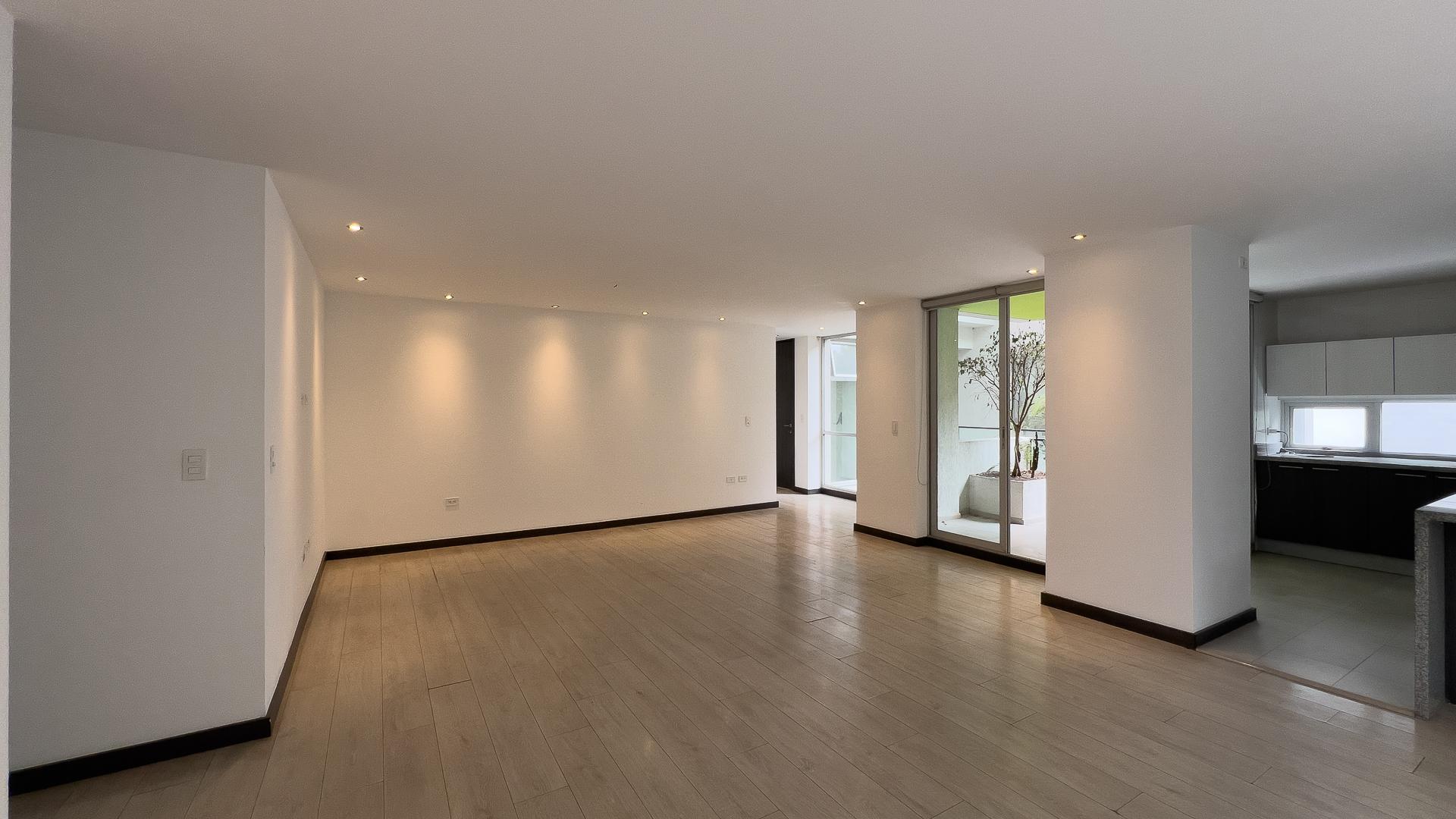 Departamento con balcón en la González Suárez