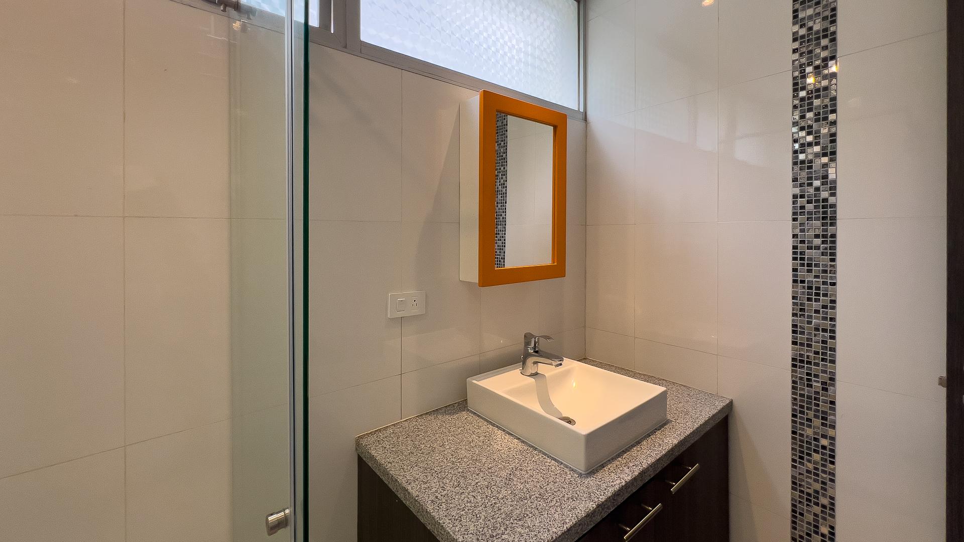 Departamento con balcón en la González Suárez
