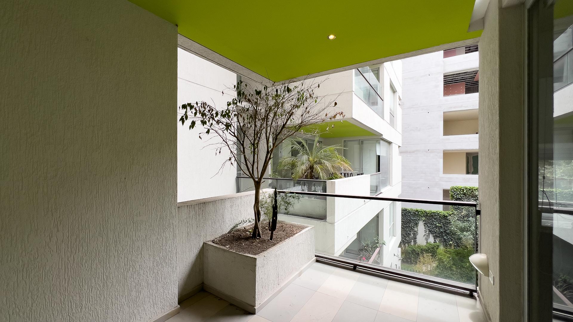 Departamento con balcón en la González Suárez