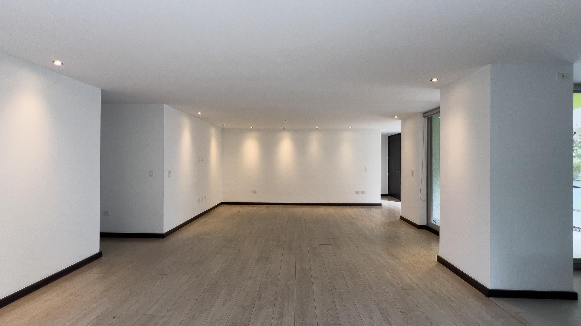 Departamento con balcón en la González Suárez