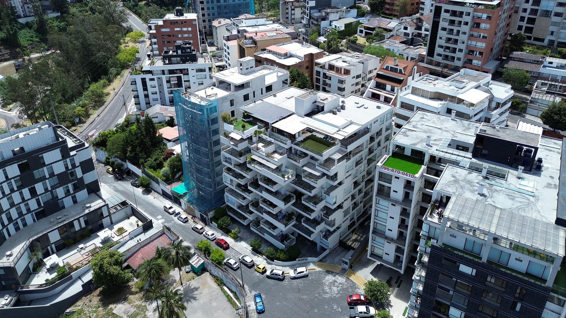 Departamento con balcón en la González Suárez