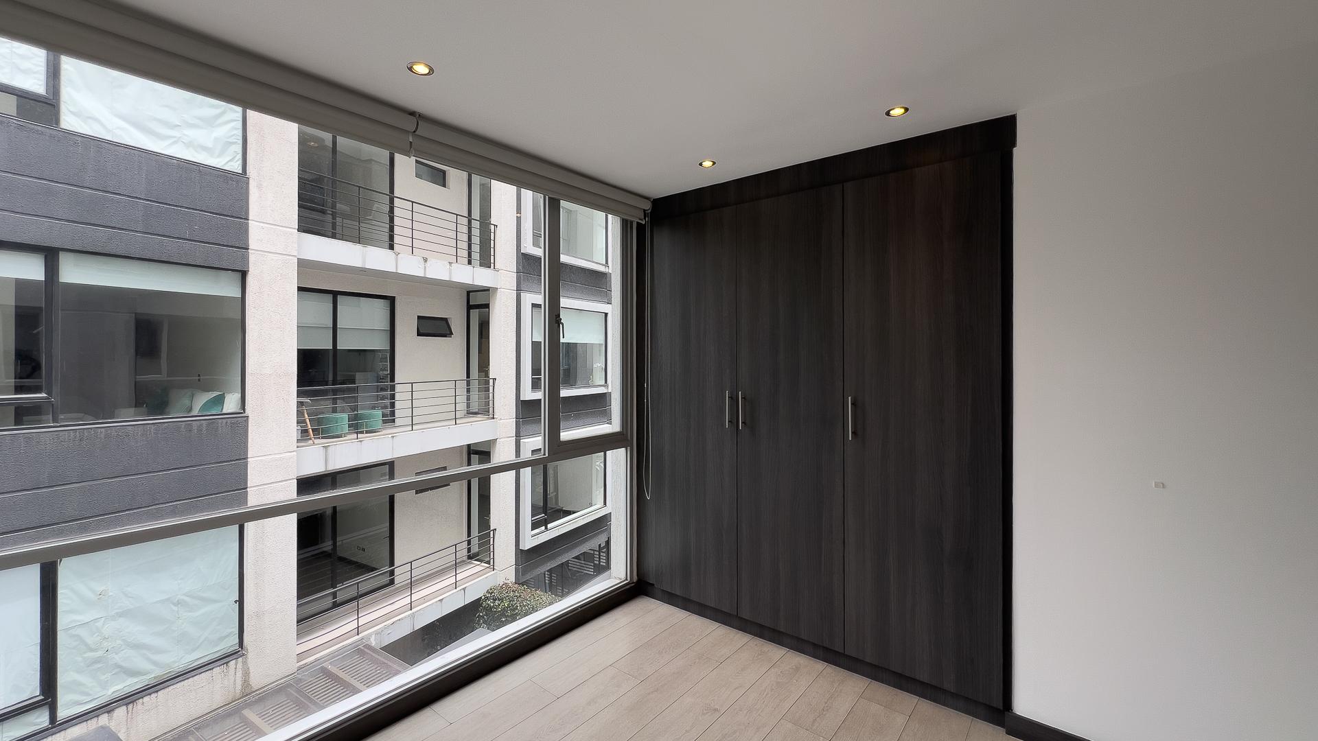 Departamento con balcón en la González Suárez