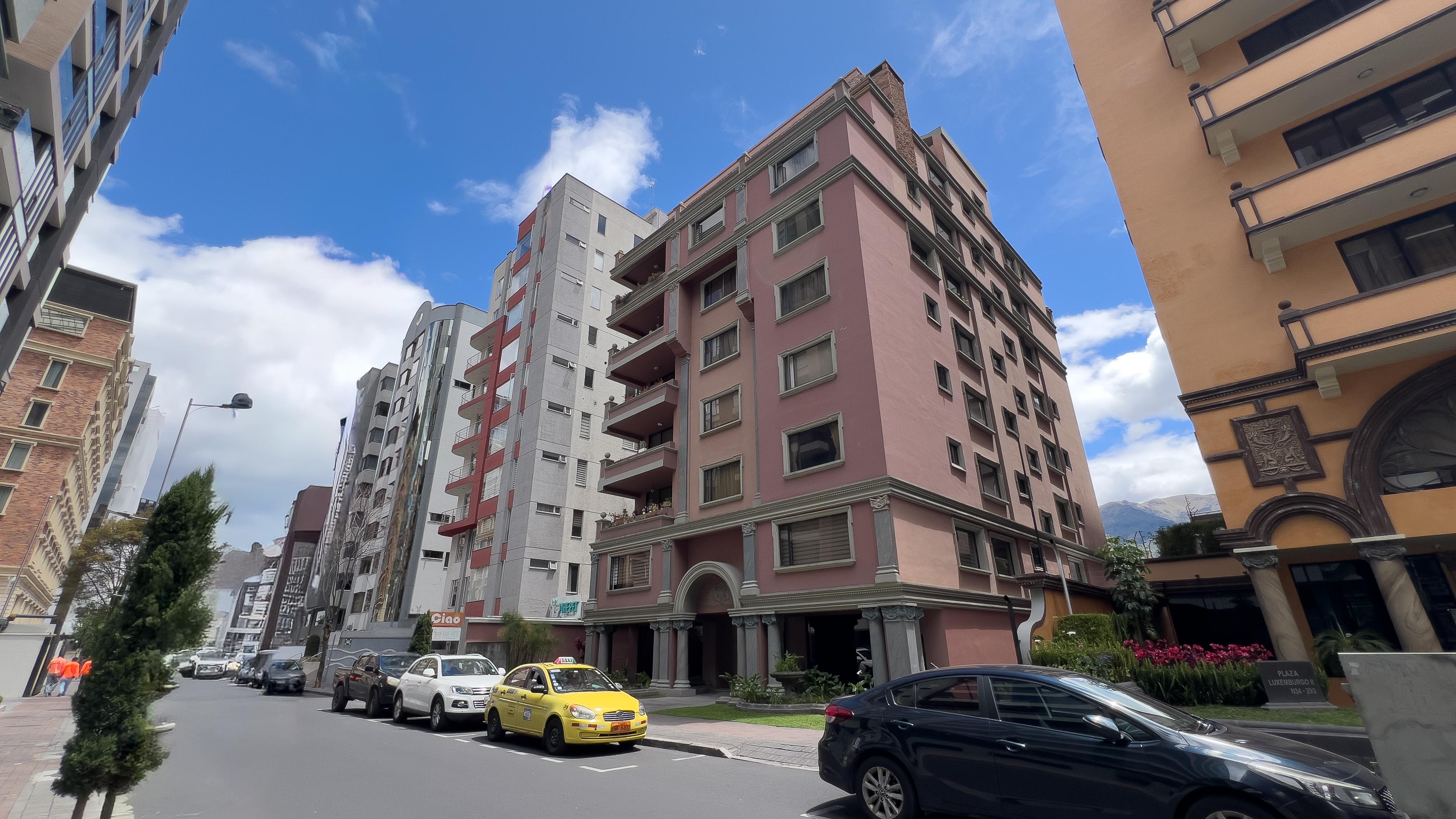Departamento con balcón y terraza privada en La República del Salvador
